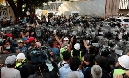 Gaseros protestan con paro contra precios y se enfrentan a policías en las calles de CDMX