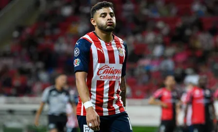 Chivas: Alexis Vega se someterá a estudios para conocer gravedad de su lesión