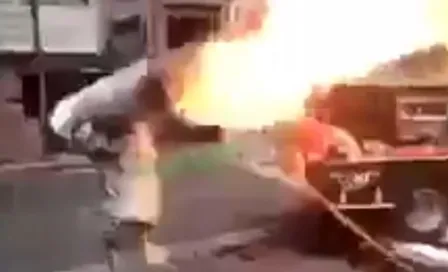 Video: Bombero de CDMX cargó tanque de gas en llamas para evitar explosión