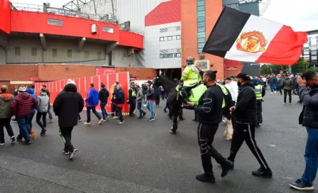 Aficionados del Manchester United abandonaron a su equipo desde el segundo tiempo