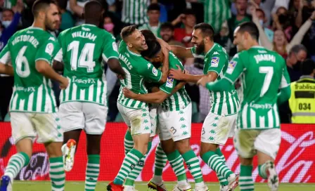 Guardado: Real Betis goleó al Valencia y lucha de lleno en puestos de Champions