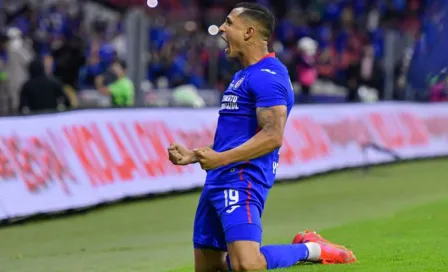 Yotún sobre su renovación con Cruz Azul: 'Quiero quedarme acá mucho tiempo'