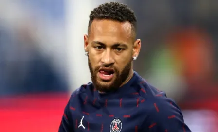 Neymar: 'Tienen que cobrarme por lo que hago dentro de la cancha, no fuera'