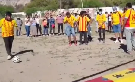 Video: Ataúd de portero fallecido fue llevado a la cancha y le patearon penales