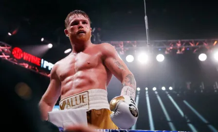 Canelo Álvarez, felicitado por el Kun Agüero tras vencer a Caleb Plant