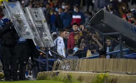 Video: Erik Lira 'zapeó' a policía tras triunfo ante Cruz Azul