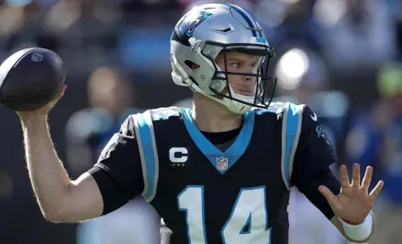 NFL: Sam Darnold presenta fractura en el omóplato y será baja con Panthers