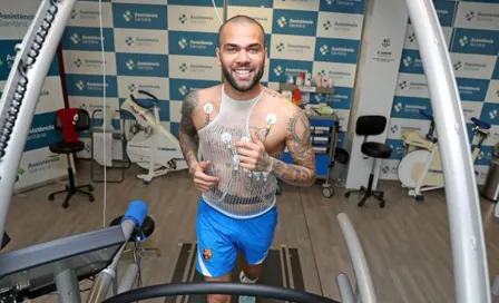 Barcelona: Dani Alves superó pruebas médicas y tendrá su primer entrenamiento con Xavi