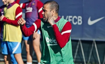 Dani Alves rindió tributo al Canelo Álvarez en entrenamiento del Barcelona