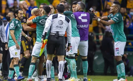 León vs Tigres: Tremenda bronca en la Semifinal tuvo golpes y expulsados