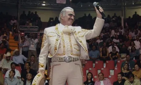 Video: Fanáticos confundieron carroza de Vicente Fernández con la de otra persona