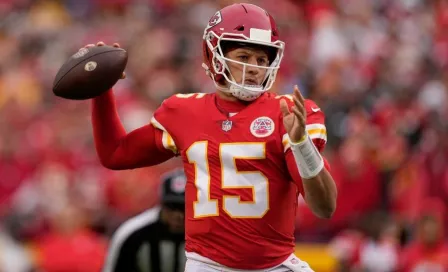 NFL: Chiefs aplastan a Steelers y aseguran título divisional de la Oeste de la AFC