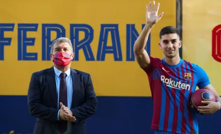 Barcelona: Ferran Torres fue presentado ante miles de aficionados en el Camp Nou