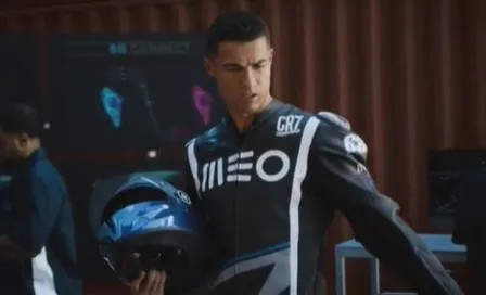 Video: Cristiano Ronaldo se 'sube a una moto' para comercial de telecomunicaciones