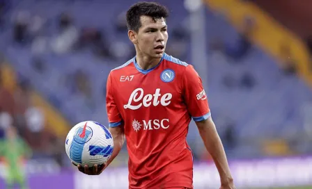 Chucky Lozano, expulsado tras 'brutal' plancha en eliminación del Napoli en Copa Italia