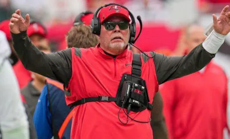 NFL: Bruce Arians, multado económicamente por 'zapear' a Andrew Adams