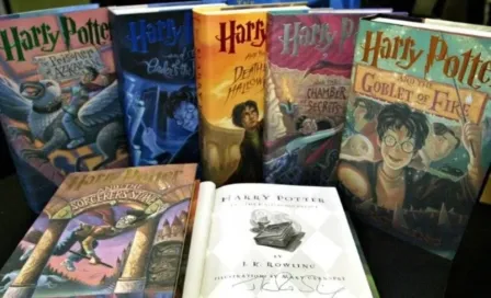 Estados Unidos: Párroco organiza quema de libros de Harry Potter y Crepúsculo por "brujería"