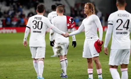 Video: Messi le pidió la playera a un jugador del Lille que no podía creerlo