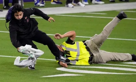 Video: Aficionado invadió la cancha del SoFi Stadium durante el Super Bowl LVI