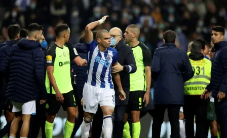 Porto: Pepe podría ser suspendido hasta dos años por patear a directivo del Sporting