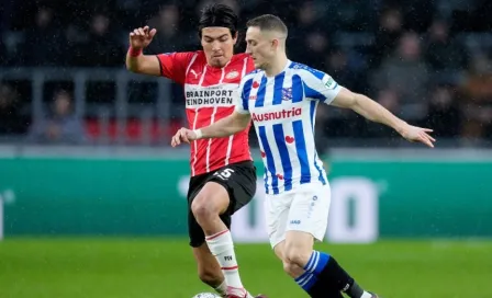 Erick Gutiérrez salió lesionado en victoria del PSV sobre el Heerenveen