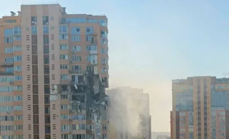 Video: Misil impacta edificio de apartamentos en Kiev