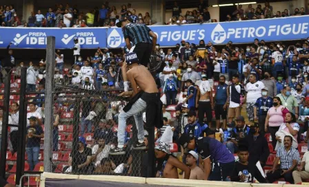 Concacaf exigió "fuertes sanciones futbolísticas" tras los actos violentos en el Querétaro vs Atlas