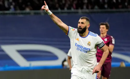 Real Madrid: Benzema recibió playera conmemorativa tras superar a Di Stéfano