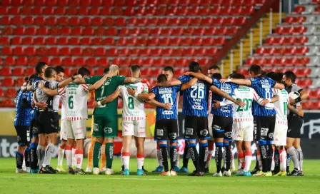 Necaxa vs Querétaro: Futbolistas se abrazaron por la Paz al minuto 62