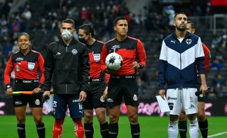 Rayados vs Mazatlán: Jugadores intercambiaron las chamarras como símbolo de paz