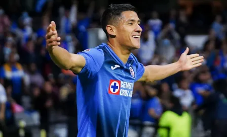 Cruz Azul: Antuna regaló camiseta a pequeño aficionado tras derrota ante Pachuca