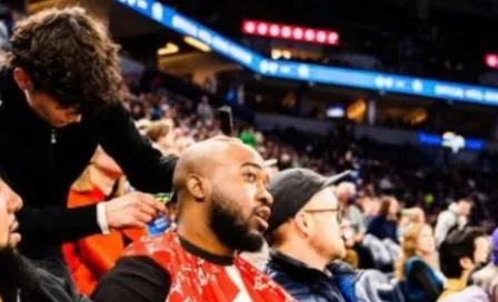 Video: Youtuber se realizó un corte de pelo en pleno Timberwolves vs Mavericks