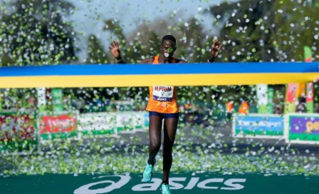 Maratón de París: Judith Jeptum conquistó la competencia imponiendo nuevo récord 