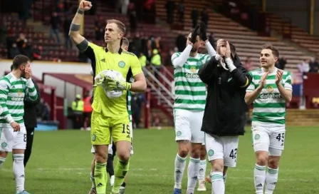 Lanzan botella de vidrio contra Joe Hart en el Rangers vs Celtic