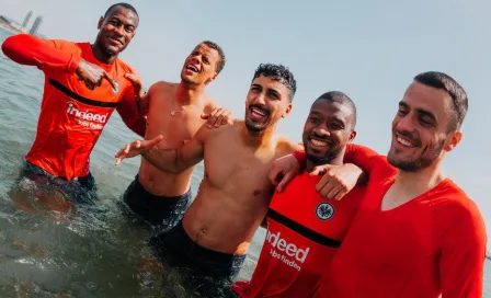 Jugadores del Eintracht Frankfurt disfrutaron las playas de Barcelona