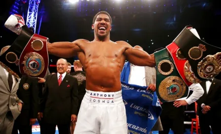 Video: Anthony Joshua mostró el poder de su golpe en máquina de boxeo