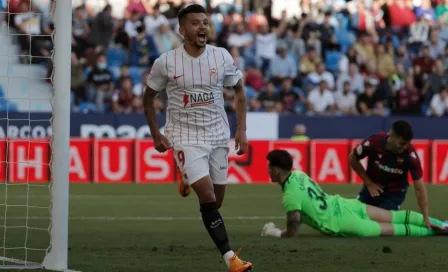 Tecatito Corona: Se estrenó como goleador del Sevilla ante el Levante