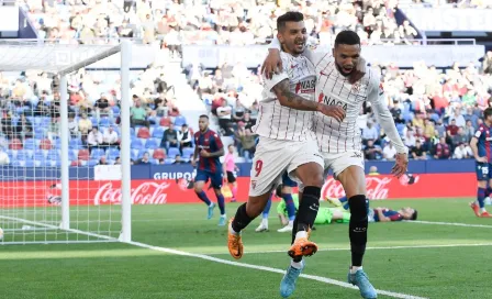 Tecatito Corona comandó importante victoria del Sevilla sobre el Levante