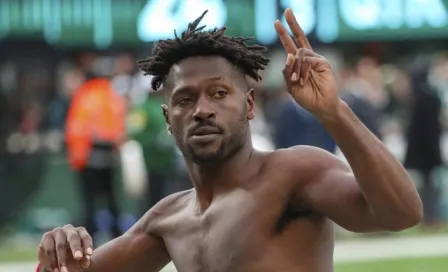 Antonio Brown fumó marihuana y rapeó en lanzamiento de hierba