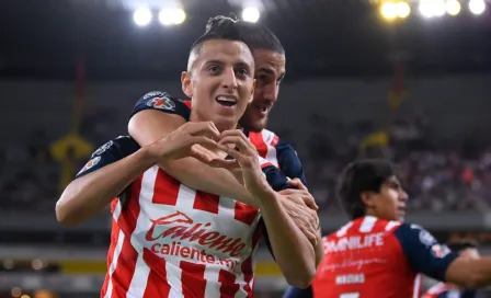 Piojo Alvarado: 'Quiero estar mucho tiempo en Chivas y dar el salto a Europa'