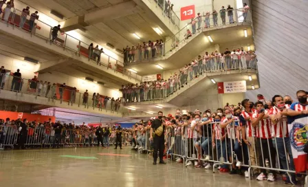 Chivas vs Atlas: Largas filas en el Akron por boletos para el Clásico Tapatío