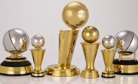 NBA: Presentó trofeos en honor a Bird y Magic para los MVP de las Conferencias Este y Oeste