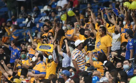 Tigres: Aficionado felino pidió matrimonio con la playera del equipo y en una taquería