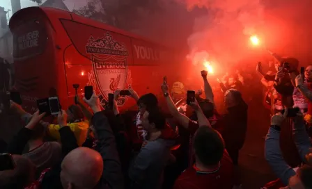 Liverpool: Autobús de los Reds quedó dañado por recibimiento de sus aficionados