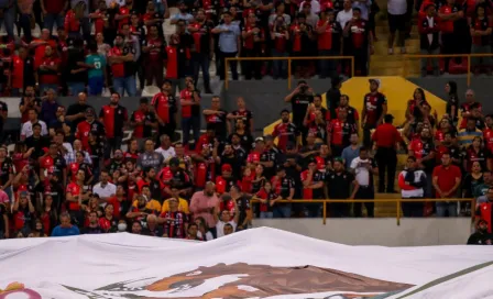 Atlas: Afición rojinegra llevó serenata a jugadores previo a la Final vs Pachuca