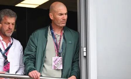 Zinedine Zidane se convirtió en abuelo a los 49 años y posó con su nieta