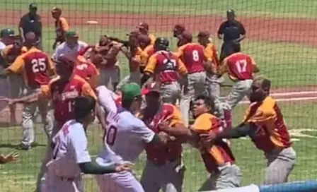 Video: México y Venezuela protagonizaron batalla campal en juego de beisbol