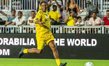 Video: Ronaldinho, Roberto Carlos y Vinicius brillaron en partido de leyendas