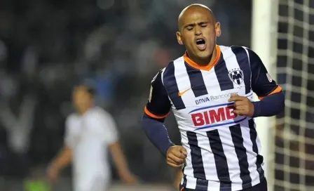 Video: Chupete Suazo marcó golazo a sus 41 años de edad