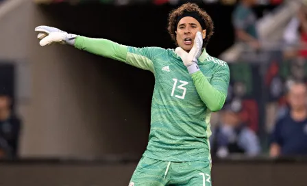 América: Juan Toscano recibió playera autografiada de Memo Ochoa